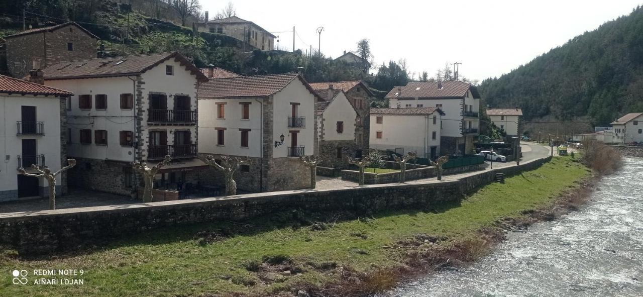 Albergue Armaia Artepea Urzainqui Buitenkant foto